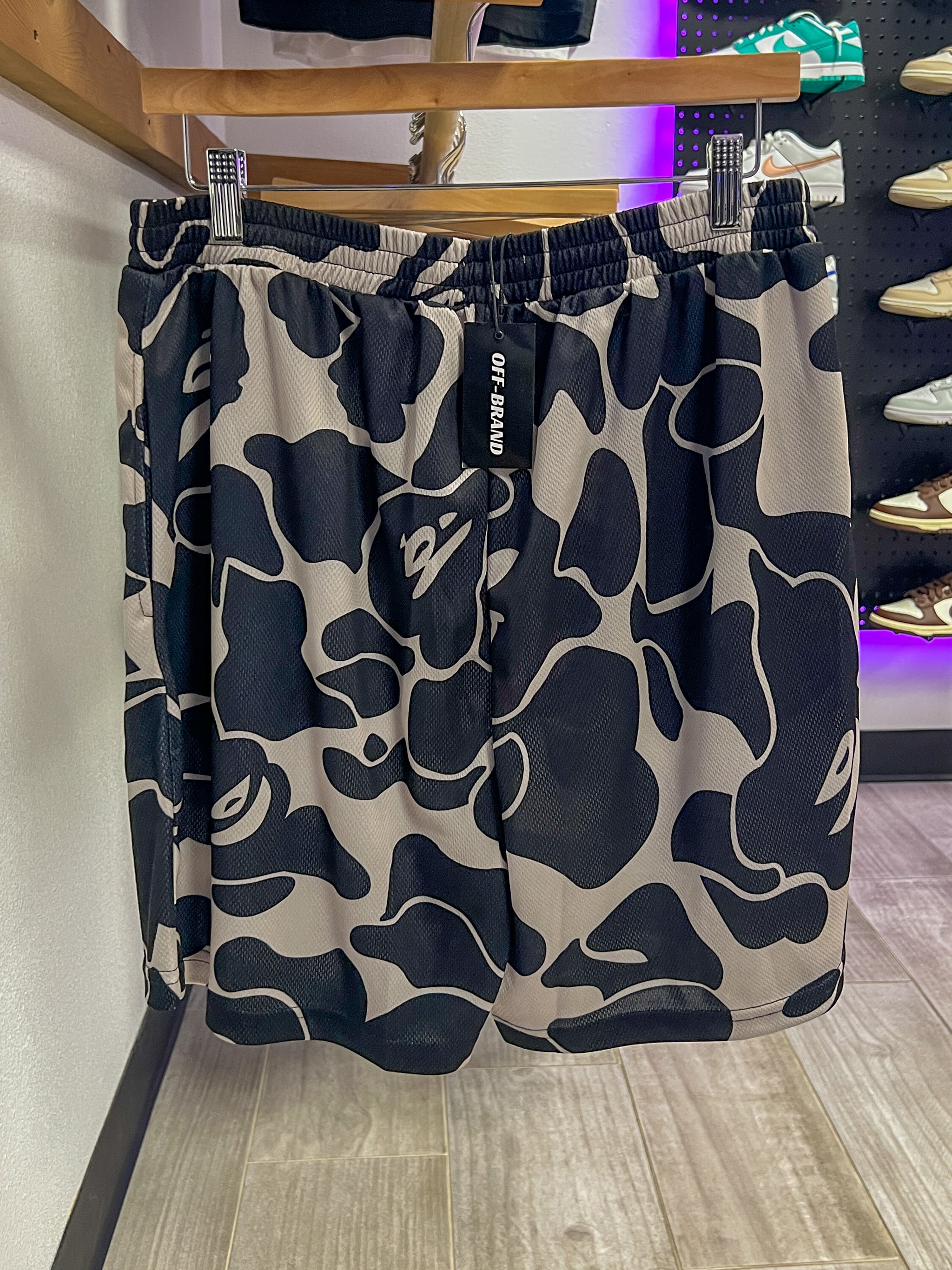 OFFBRAND SHORTS BLACK AND CREAM